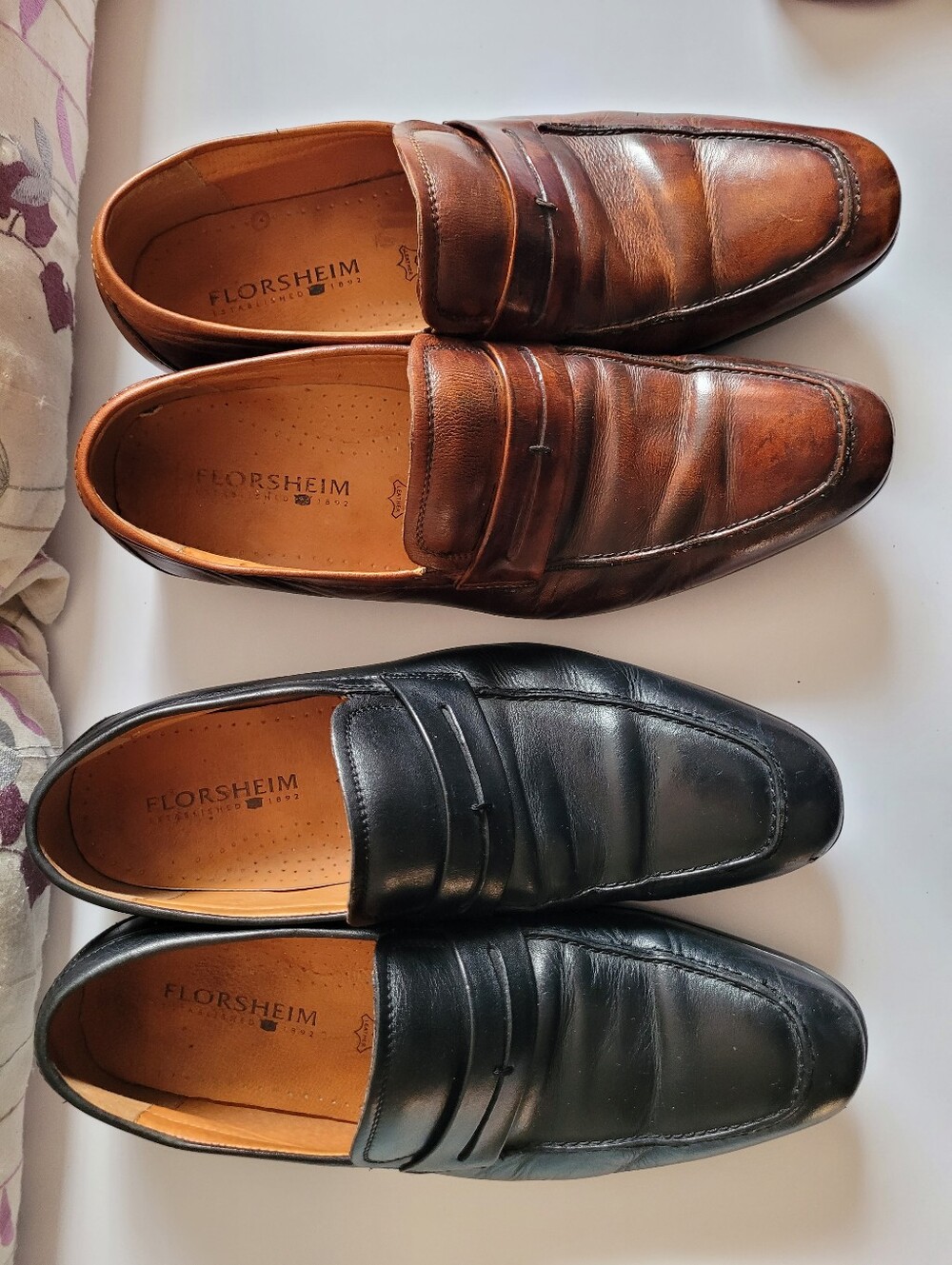 2 Pairs Of Men's Florsheim Black and Brown Leather Dress Shoes Men's Size 7